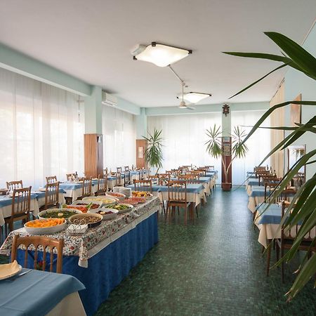 Hotel Madison Риччоне Екстер'єр фото
