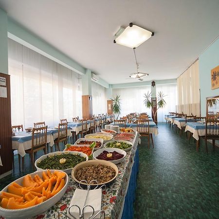Hotel Madison Риччоне Екстер'єр фото