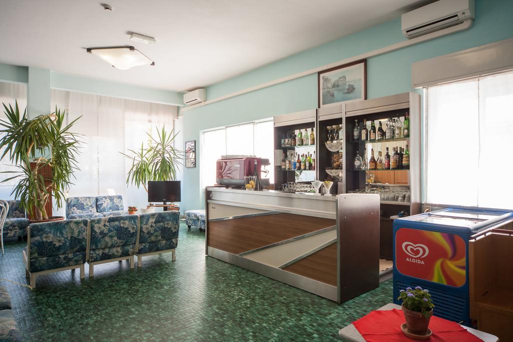 Hotel Madison Риччоне Екстер'єр фото