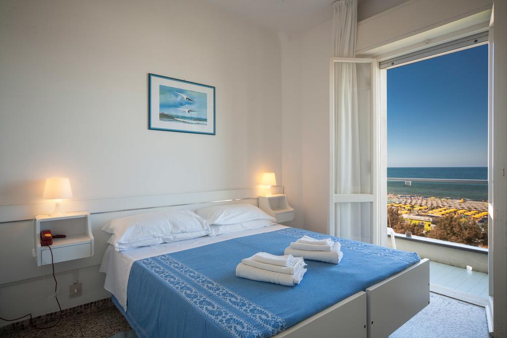 Hotel Madison Риччоне Екстер'єр фото