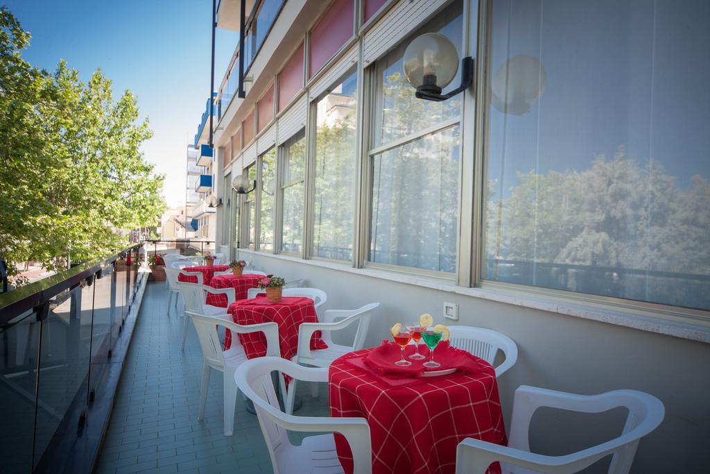 Hotel Madison Риччоне Екстер'єр фото
