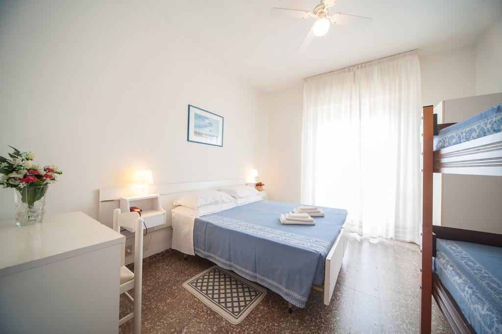 Hotel Madison Риччоне Екстер'єр фото