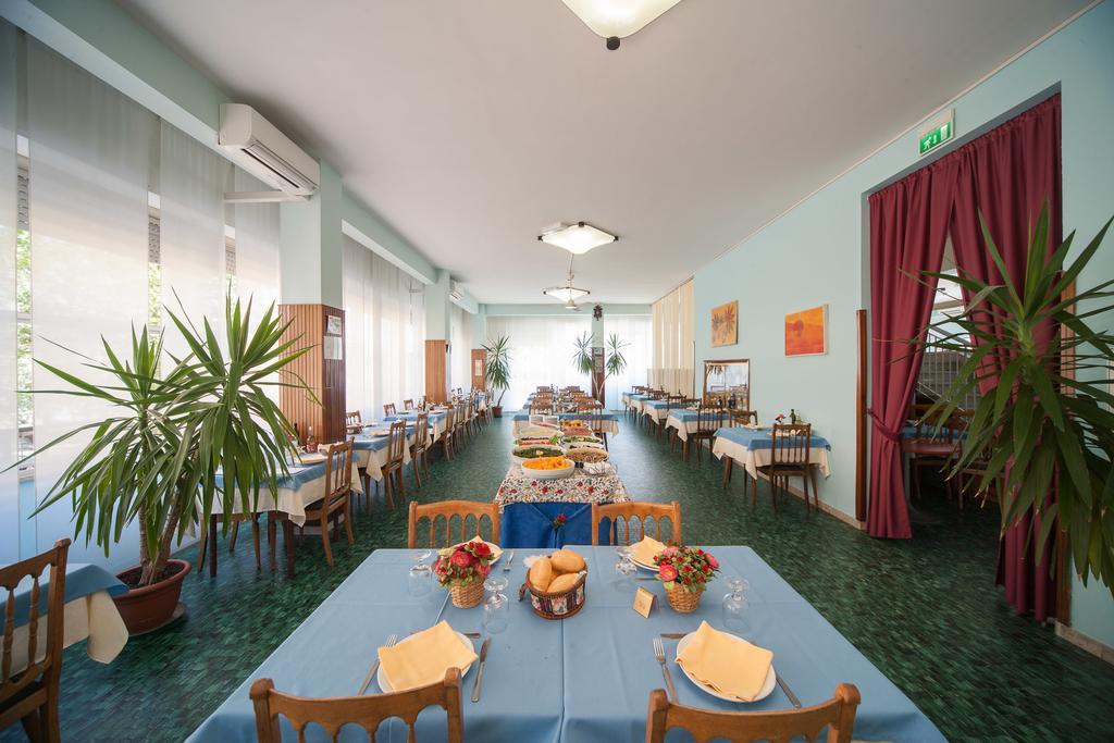 Hotel Madison Риччоне Екстер'єр фото