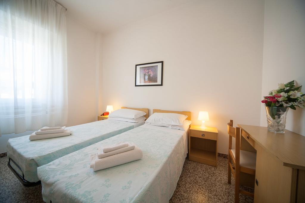 Hotel Madison Риччоне Екстер'єр фото